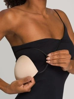 HANRO Cotton Seamless Spaghetti-Top Mit Cups -SPANX-Shop Hanro Cotton Seamless Spaghetti Top mit Cups schwarz 071605 0019 4